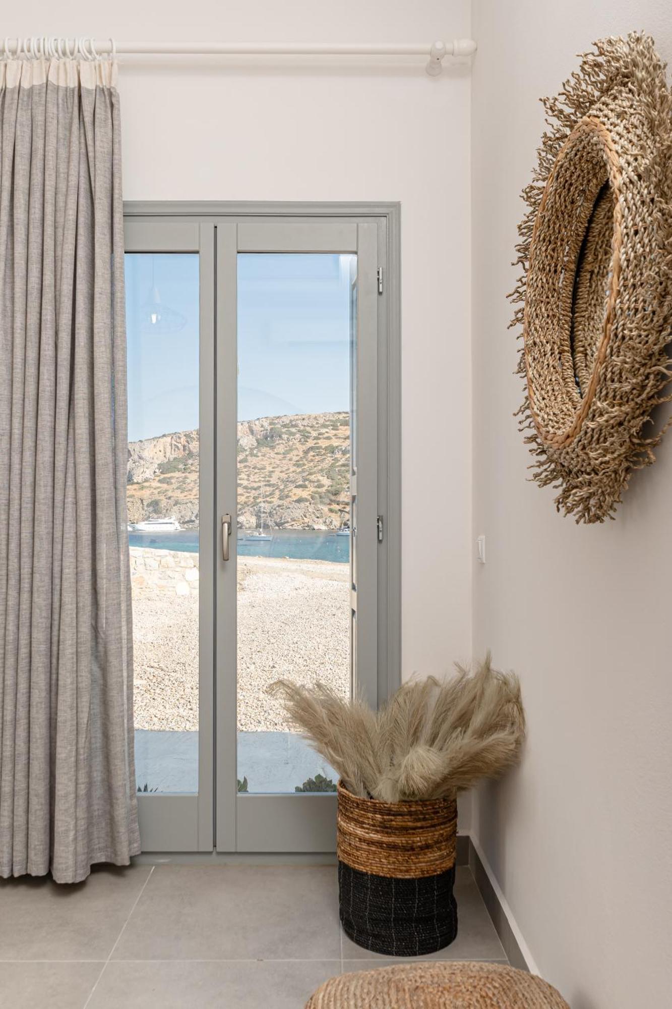 Porto Dema Luxury Suites Schoinoussa Exterior foto