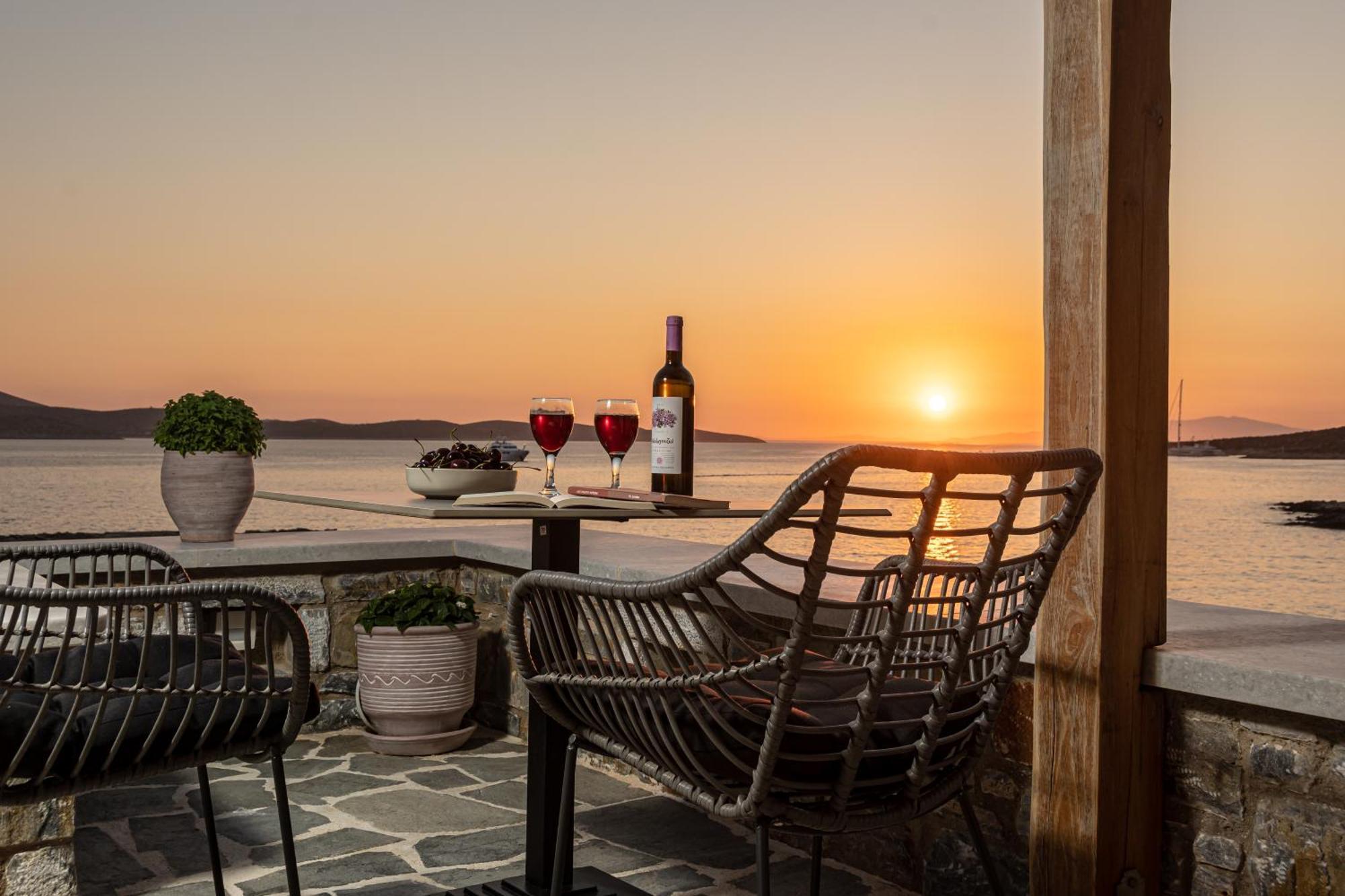 Porto Dema Luxury Suites Schoinoussa Exterior foto